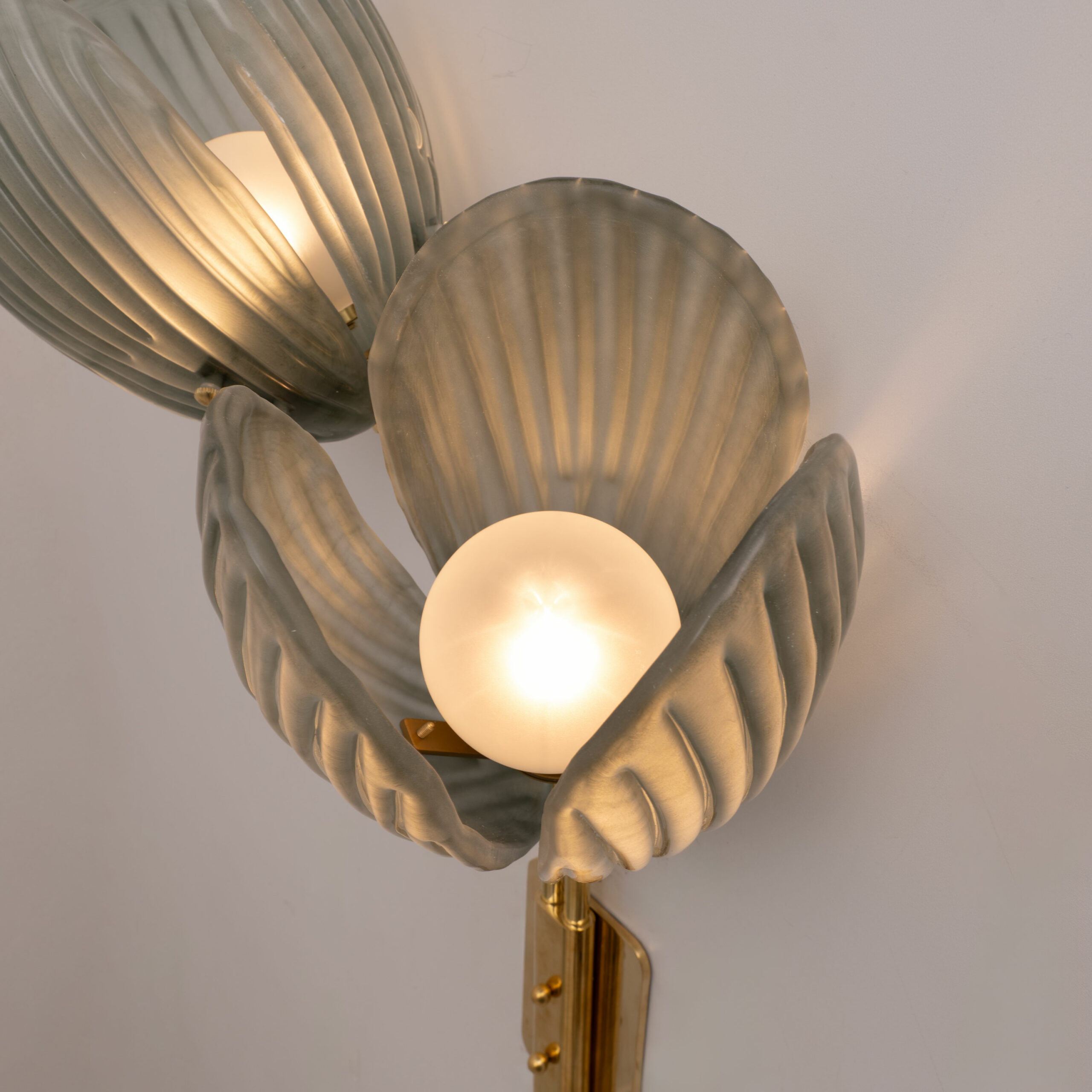 Pair of Tulips Murano Glass and Brass Sconces - Image 9