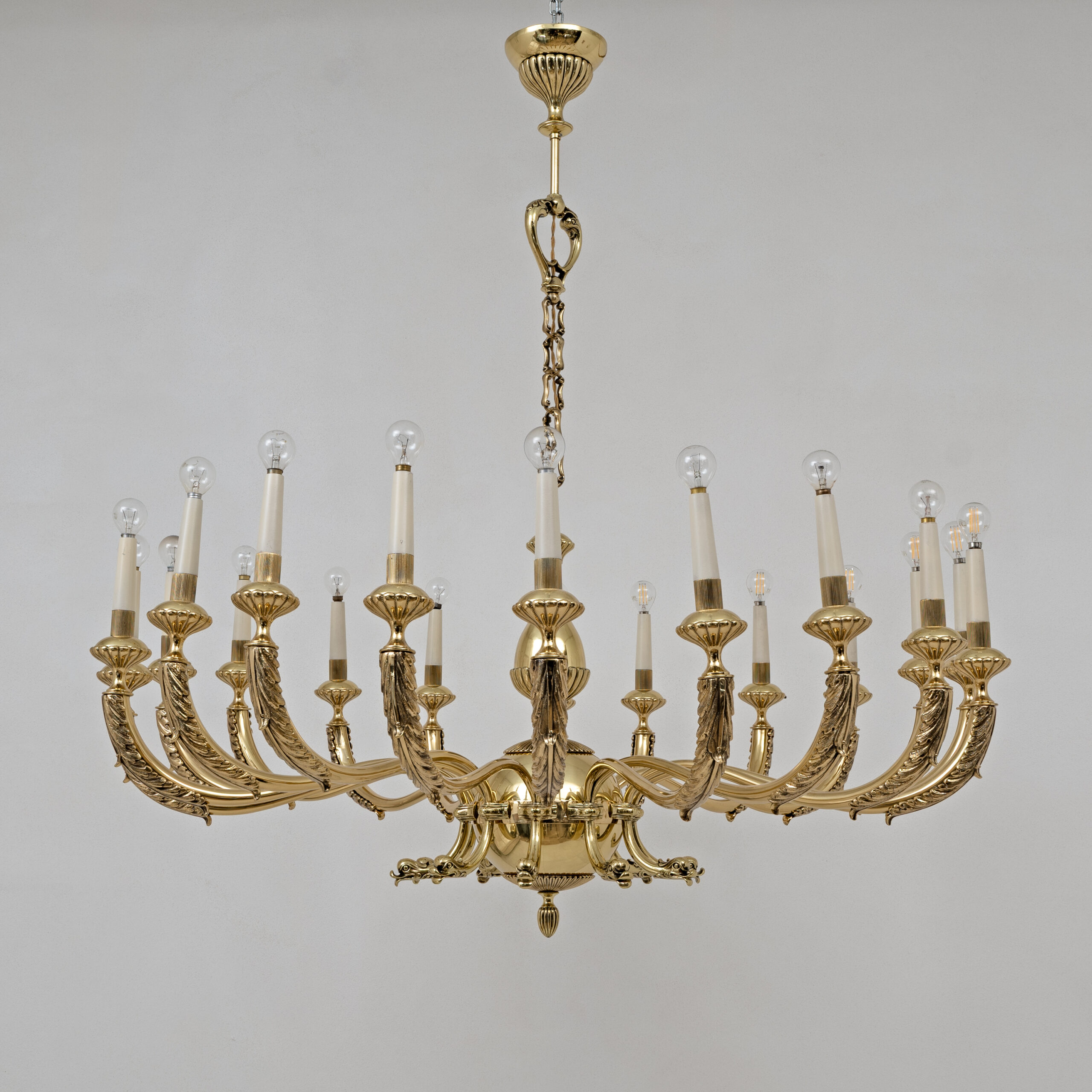 Italian Neoclassical Style 20-Light Brass Chandelier, 1950s - Image 5